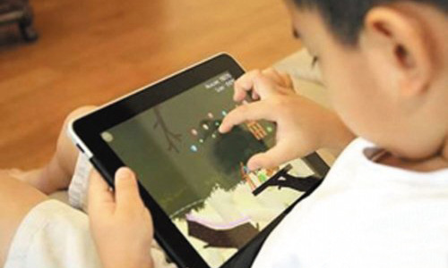 小孩暑假愛玩手機、ipads